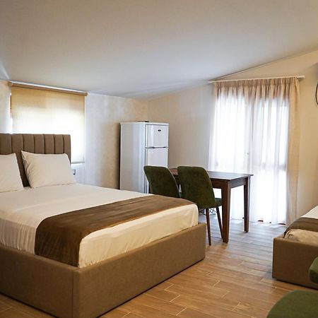 Delmar Apartments Golem  Bagian luar foto