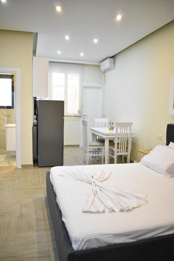 Delmar Apartments Golem  Bagian luar foto