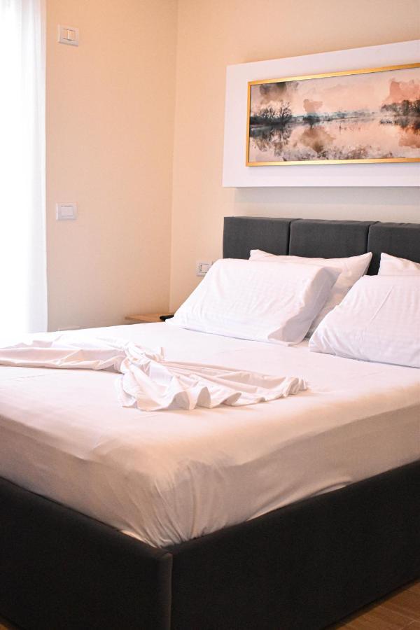 Delmar Apartments Golem  Bagian luar foto