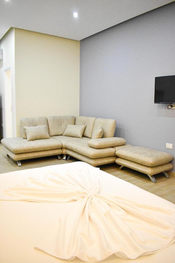 Delmar Apartments Golem  Bagian luar foto