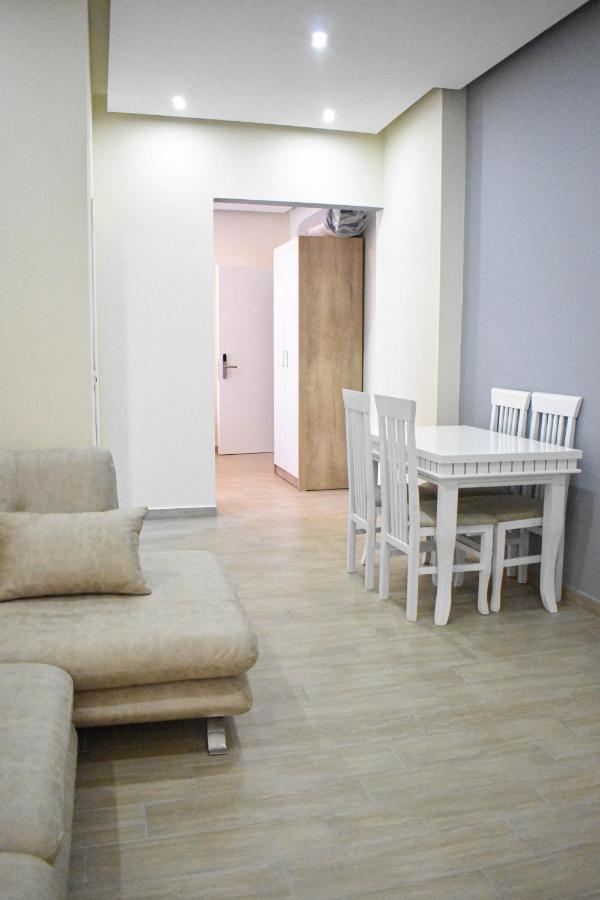 Delmar Apartments Golem  Bagian luar foto