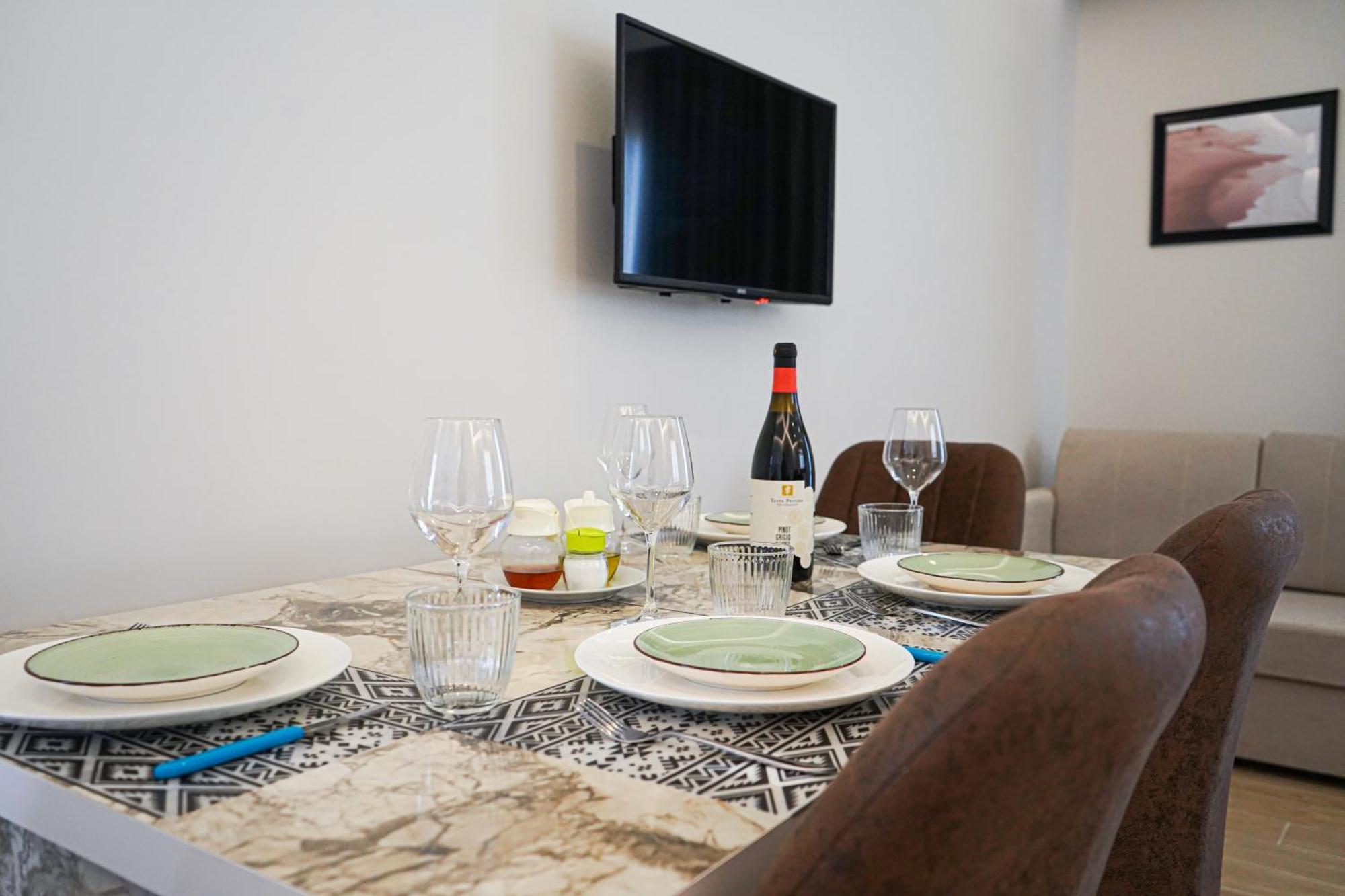 Delmar Apartments Golem  Bagian luar foto