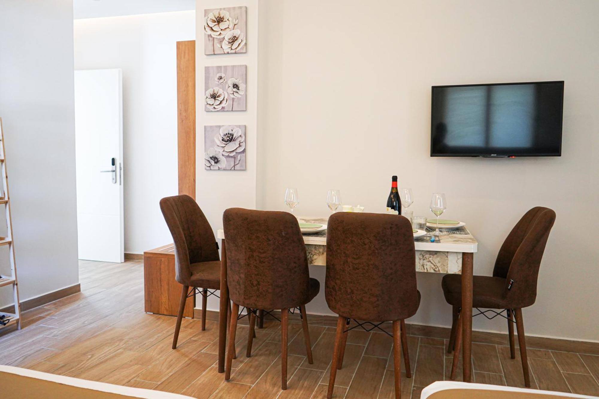 Delmar Apartments Golem  Bagian luar foto